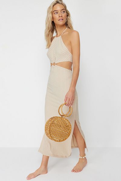 Trendyol Collection Beiges Maxi-Strandkleid aus Strick mit Accessoires, TBESS23EL00066