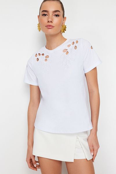 Trendyol Collection Tricou tricotat cu model de bază/regulat brodat alb TWOSS24TS00069