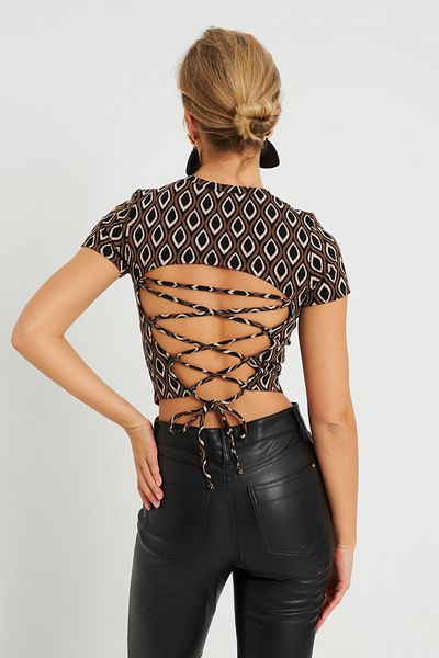 Cool & Sexy Damska krótka bluzka z głębokim wycięciem na plecach, brązowa AYD271