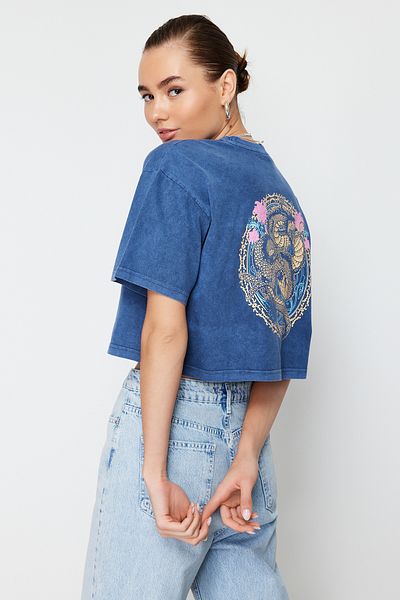 Trendyol Collection Tricou tricotat cu decolteu răsucit, 100% bumbac indigo, cu efect decolorat TWOSS23TS00116