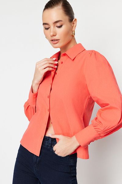 Trendyol Collection Baumwollhemd mit Granatapfelblütenmuster – Ballonärmel, normale Passform TWOSS20GO0065