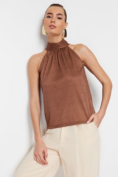 Trendyol Collection Braune, reguläre/normale Form, Stehkragen, plissierte, dehnbare Strickbluse TWOSS23BZ00952