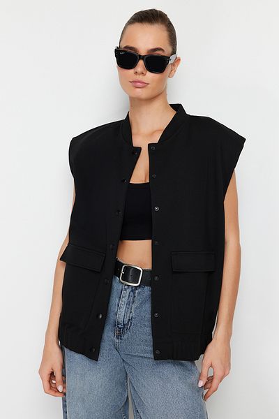 Trendyol Collection Μαύρο κουμπωτό πλεκτό γιλέκο κανονικού/κανονικού προφίλ TWOSS24BZ00316