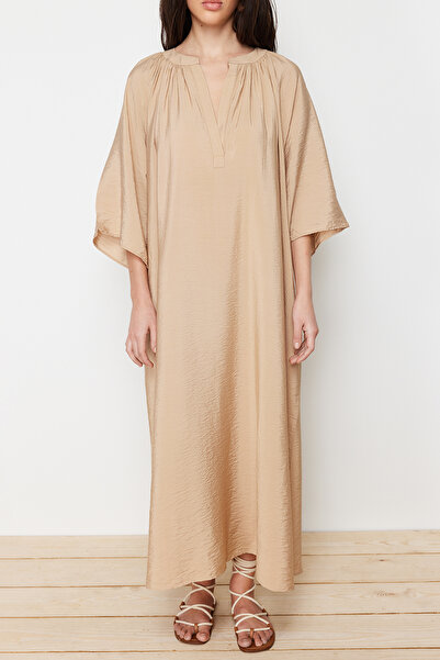 Trendyol Modest Kimono Camel Aerobin s výstřihem do V – poloviční rukáv, tkané šaty Jalabiya TCTSS24KK00002