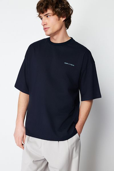 Trendyol Collection Sötétkék Oversize/Wide Cut Mystic nyomott 100% póló TMNSS24TS00130