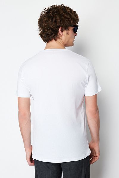 Trendyol Collection Λευκό T-Shirt με λαιμόκοψη - 100% βαμβάκι, κανονική εφαρμογή TMNSS21TS0808