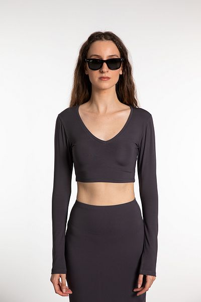 SHEISMONO Κοντή μπλούζα Soft Touch V-Neck Καπνιστή