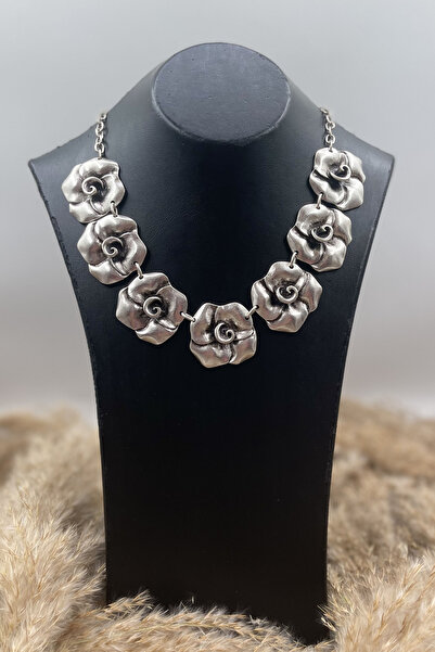 Vesaire Accessories Gümüş Kaplama Çiçek Kolye