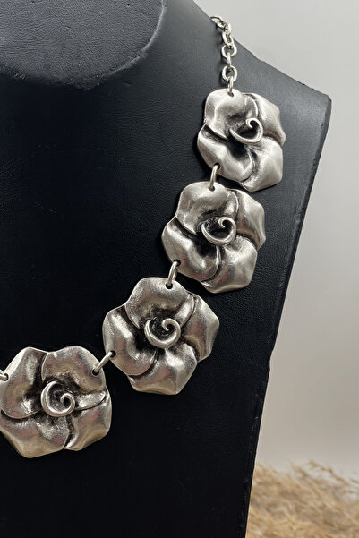 Vesaire Accessories Gümüş Kaplama Çiçek Kolye