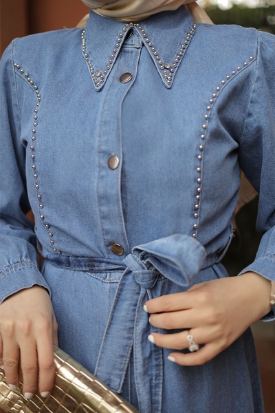 InStyle Opaskové džínsové šaty s korálkami - modrá