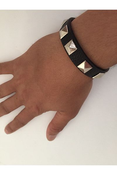 Aksabeltchokers 1.5 Cm Pyramid Bracelet Suitable for 18-20 Cm Wrist Sizes