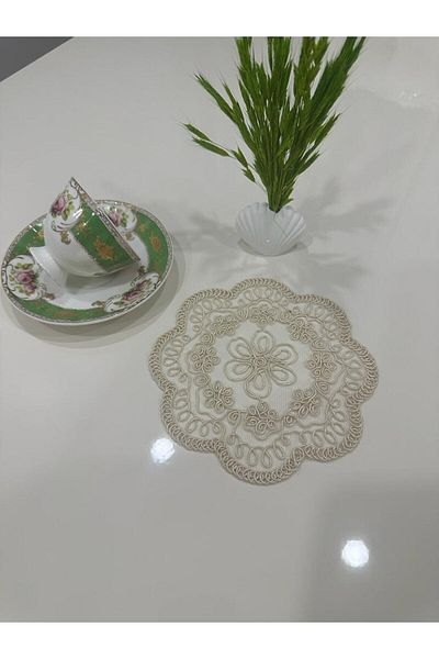 İNCİ ÇEYİZ Салфетка за масичка за кафе Dream Tulle с 6 броя и подложка за чаша с бродерия с корда
