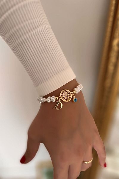 Trendy Butik سوار زهرة الحياة مع حرف D وتفاصيل لؤلؤية معلقة على شكل عين الشر
