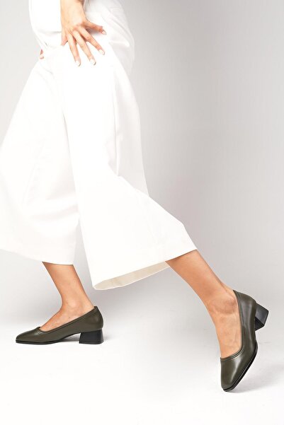 Mio Gusto Mona Oil Green Color Blunt Toe Thick Sole Women's Short Heeled Shoes