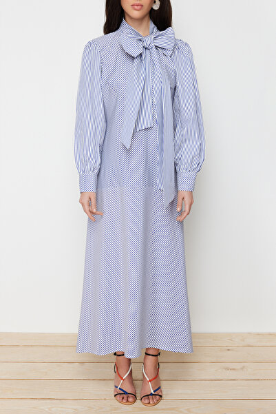 Trendyol Modest Detailní bavlněné tkané pruhované šaty s námořnickou modrou mašlí TCTSS24EB00071