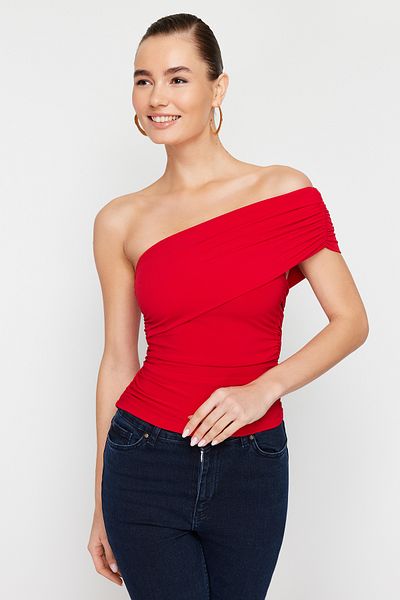 Trendyol Collection Червена детайлна еластична плетена блуза с едно рамо TWOSS24BZ00214