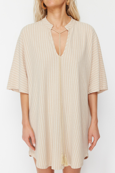 Trendyol Collection Béžové pletené plážové minišaty se střapcem TBESS23EL00080