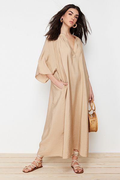 Trendyol Modest Kimono Camel Aerobin s výstřihem do V – poloviční rukáv, tkané šaty Jalabiya TCTSS24KK00002