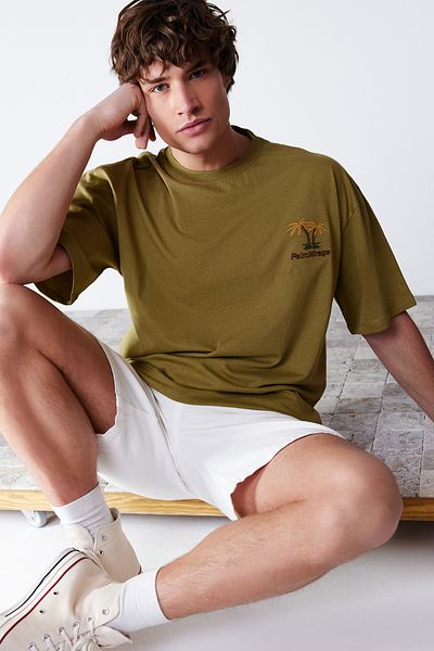 Trendyol Collection Υπερμεγέθη Χακί Τροπικό Κεντημένο Βαμβακερό T-Shirt - TMNSS24TS00033