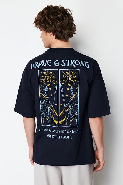 Trendyol Collection Sötétkék Oversize/Wide Cut Mystic nyomott 100% póló TMNSS24TS00130