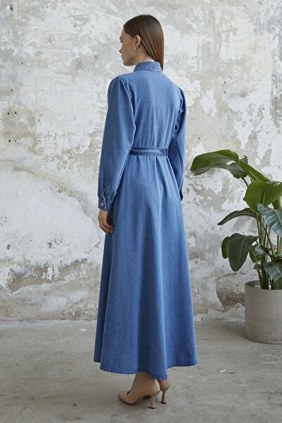 InStyle Opaskové džínsové šaty s korálkami - modrá