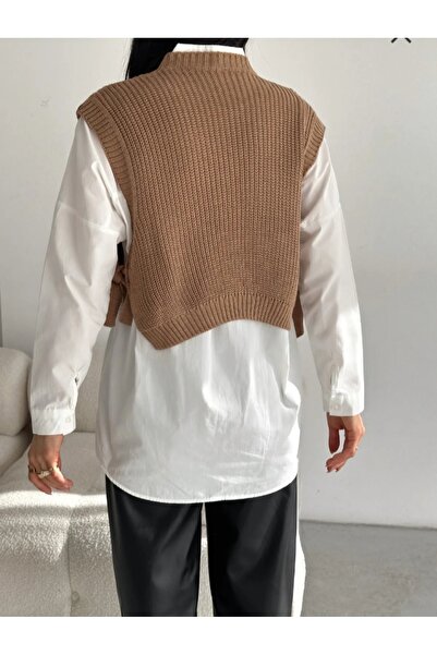 Modazeray Автор: Нілгюн Акай Светр з бічною застібкою та вишивкою з перлами