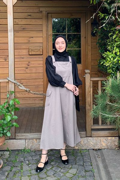 Ceylan Otantik Mink Linen Skirt Salopet & Black Classic Collar Crop Shirt