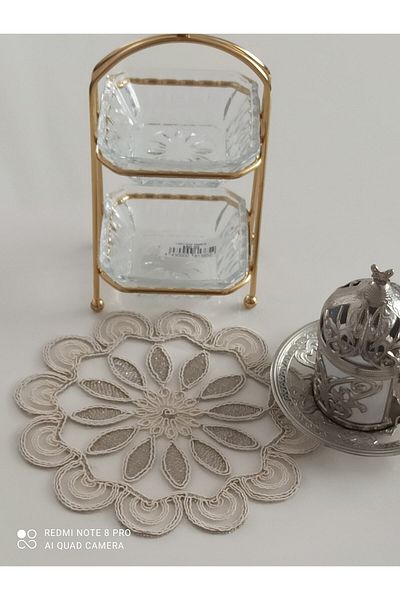 İNCİ ÇEYİZ Салфетка за масичка за кафе с флорален мотив, бродирана от тюл „Мечта“ от 6 броя и подложка