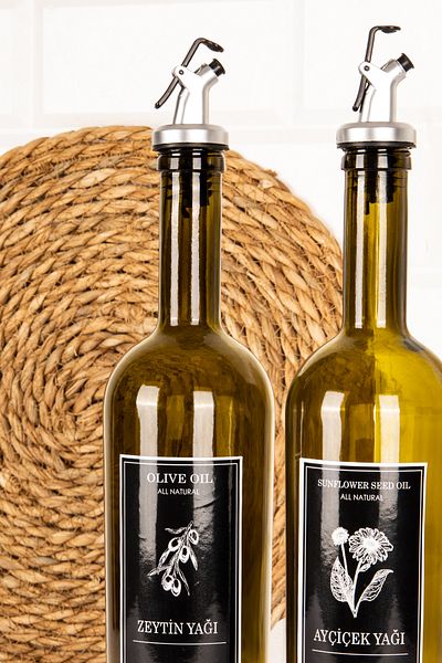 DNS HOME Set of 2 Amber Glass Oil Pots with Wooden Stand Olive Oil Sunflower Oil Bottle Lock Cap Oil Pot 750 ml