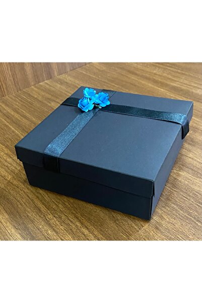 Vuslat Hediyelik Siyah Kutusu 15x15 Yükseklik 9cm Siyah Kurdela Mavi Çiçek