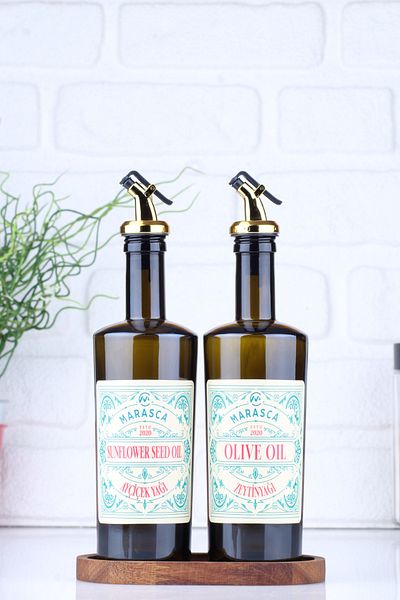 incili home Rustic Set of 2 500 ml Olive Oil Bottles with Wooden Stand Oil Pot Oil Bowl 500 Gold Head