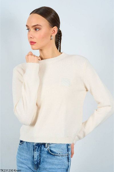 Liora Women's Stone Square Embroidered Crew Neck Basic Sweater