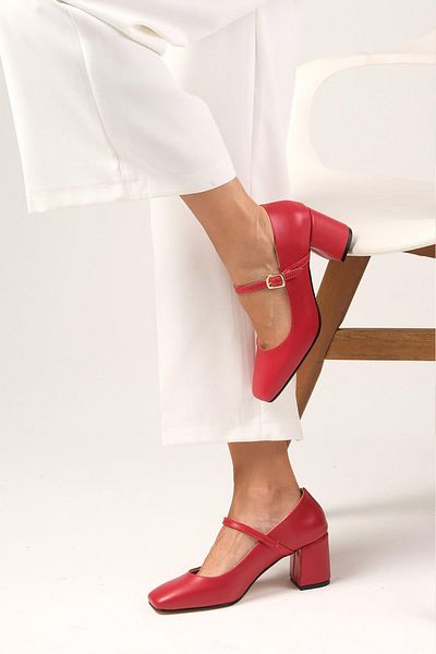 Mio Gusto Alda Red Color Blunt Toe Women's Heeled Shoes