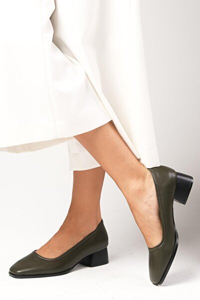 Mio Gusto Mona Oil Green Color Blunt Toe Thick Sole Women's Short Heeled Shoes