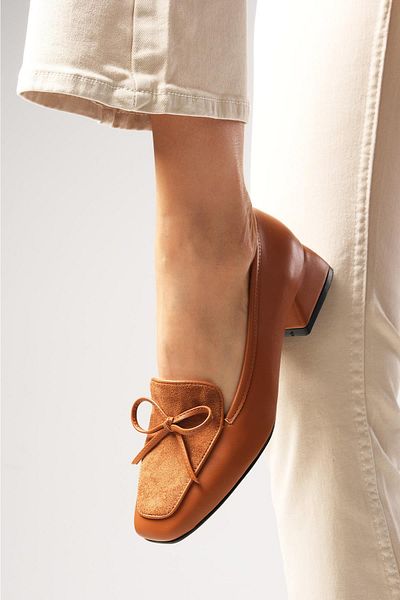 Mio Gusto Дамски обувки с тъпи пръсти и къси токчета Tilda Tan Color