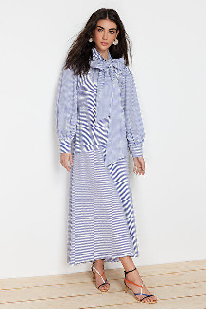 Trendyol Modest Detailní bavlněné tkané pruhované šaty s námořnickou modrou mašlí TCTSS24EB00071