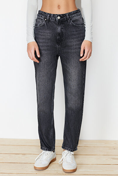 Trendyol Collection Černé rovné džíny s vysokým pasem TWOAW24JE00061