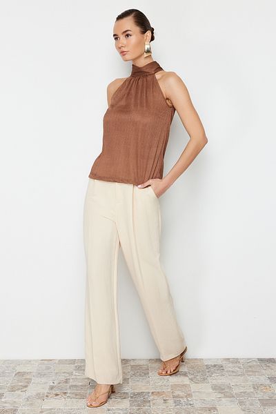 Trendyol Collection Braune, reguläre/normale Form, Stehkragen, plissierte, dehnbare Strickbluse TWOSS23BZ00952