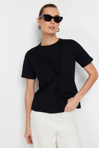 Trendyol Collection Μαύρη μπροστινή πιέτα με λεπτομερή κανονική/κανονική εφαρμογή πλεκτή μπλούζα με λαιμόκοψη TWOSS24BZ00302