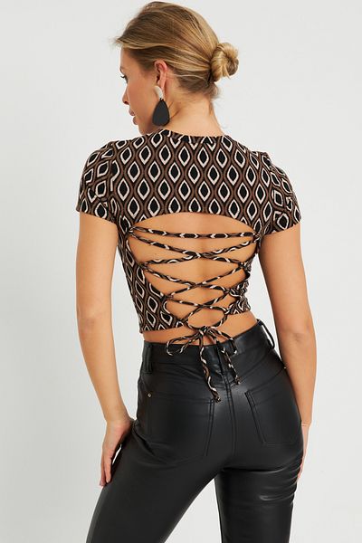 Cool & Sexy Damska krótka bluzka z głębokim wycięciem na plecach, brązowa AYD271