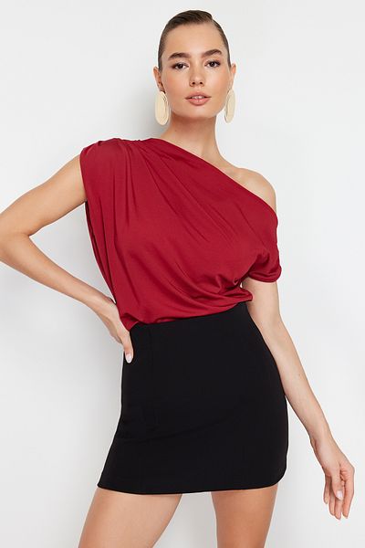 Trendyol Collection Bordeauxrote, reguläre/normale Passform, asymmetrischer Kragen, ärmellose Stretch-Strickbluse TWOSS24BZ00396