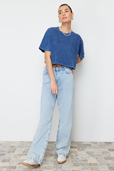 Trendyol Collection Indigó 100% pamut kifakult hatású visszanyomott Crop Crew nyakú kötött póló TWOSS23TS00116