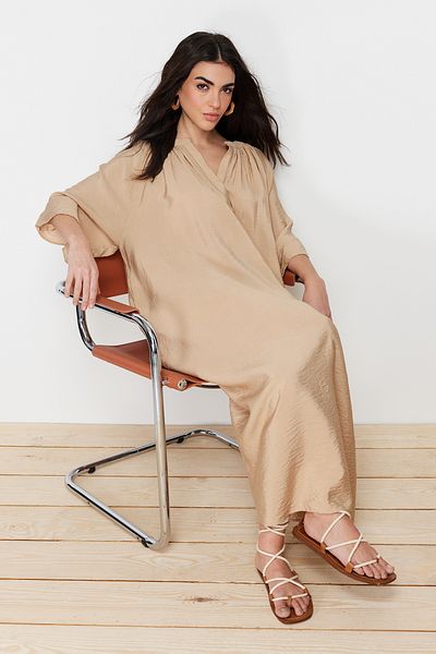 Trendyol Modest Kimono Camel Aerobin s výstřihem do V – poloviční rukáv, tkané šaty Jalabiya TCTSS24KK00002