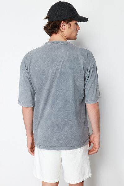 Trendyol Collection Übergroßes Baumwoll-T-Shirt mit blassgrauem Effekt - TMNSS24TS00146