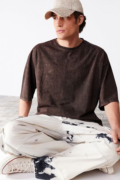 Trendyol Collection Голяма кафява памучна тениска - античен/блед ефект TMNSS23TS00169