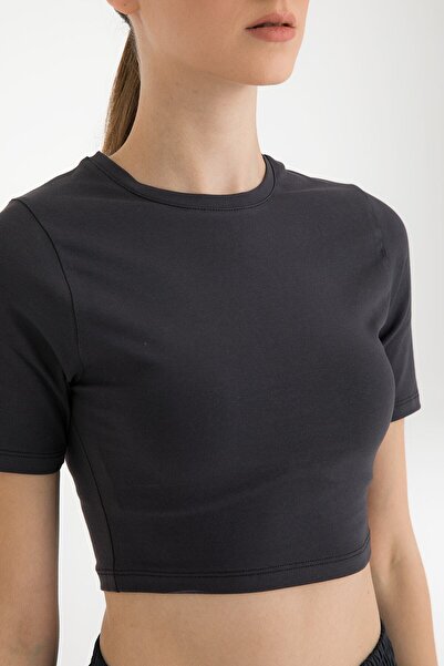 SHEISMONO Βαμβακερή στρογγυλή λαιμόκοψη κοντό μανίκι Crop Top Smoked