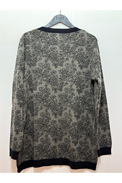 Desen Triko Μπλούζα με λαιμόκοψη με λεπτομέρεια με λουλουδάτο σχέδιο σε μεγάλο μέγεθος