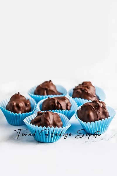 Trend Hediye Sepeti Approximately 200 Pieces Small Size Blue Chocolate Paper 35x20 Mm, Muffin Cake Mold, Delight Paper