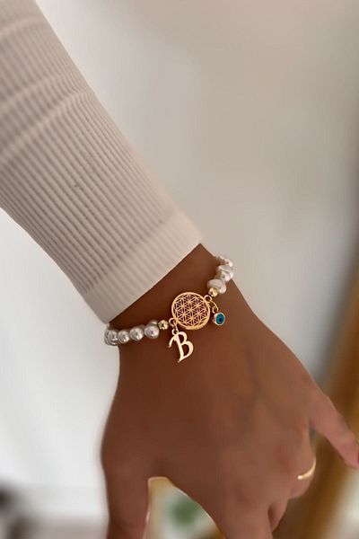 Trendy Butik سوار زهرة الحياة مع حرف B وتفاصيل لؤلؤية متدلية على شكل عين الشر