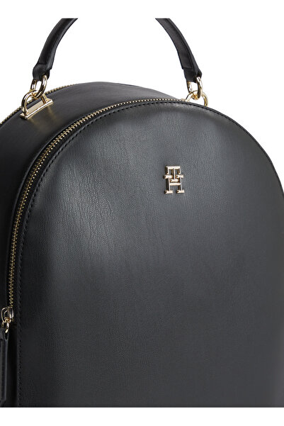 Tommy Hilfiger Dámský černý batoh 30x30x17 cm - AW0AW15722BDS